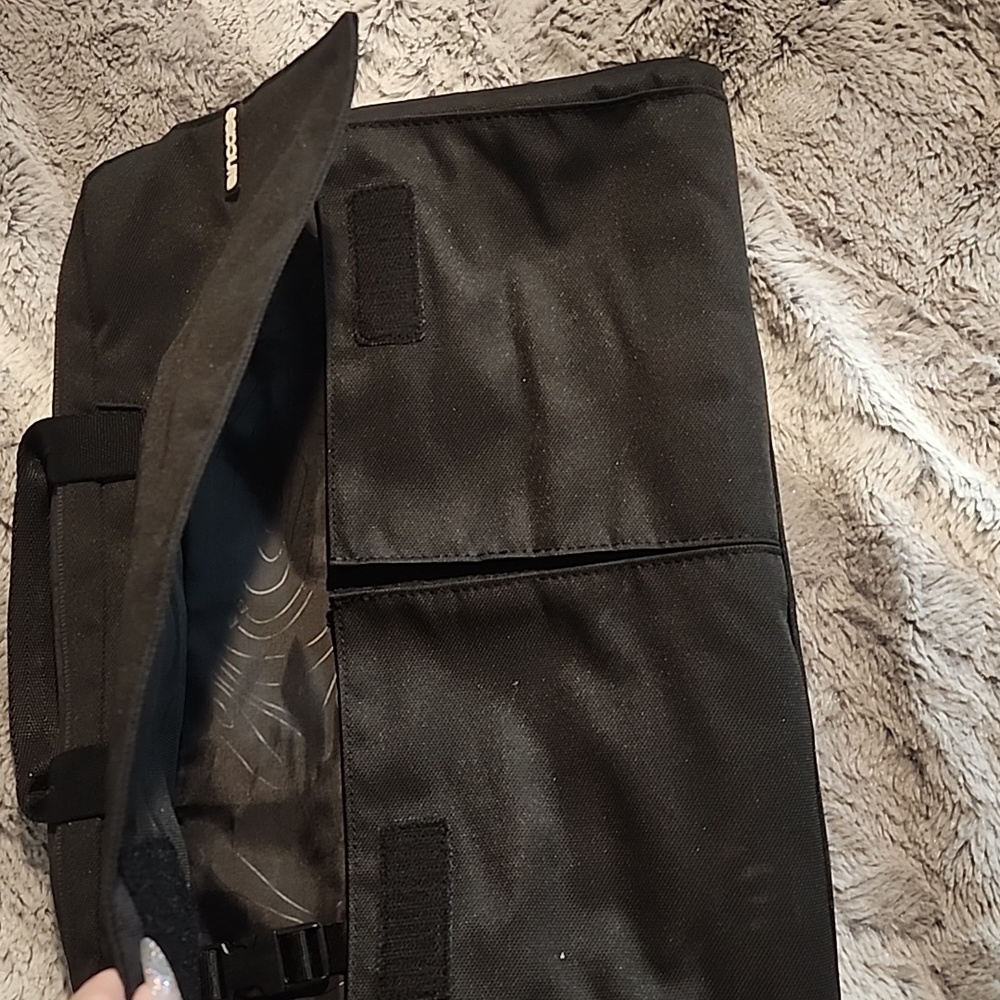 INCASE COMPUTER CASE BLACK - Picture 5 of 7